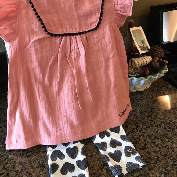 Calvin Klein 2 piece set.  Heart leggings sand top. Baby clothes NWT size 18M - Picture 3 of 9